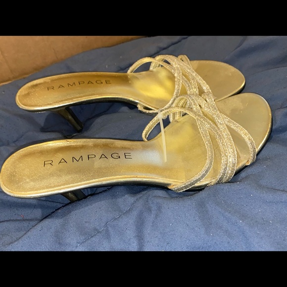 Fashionable Heels - Picture 2 of 3